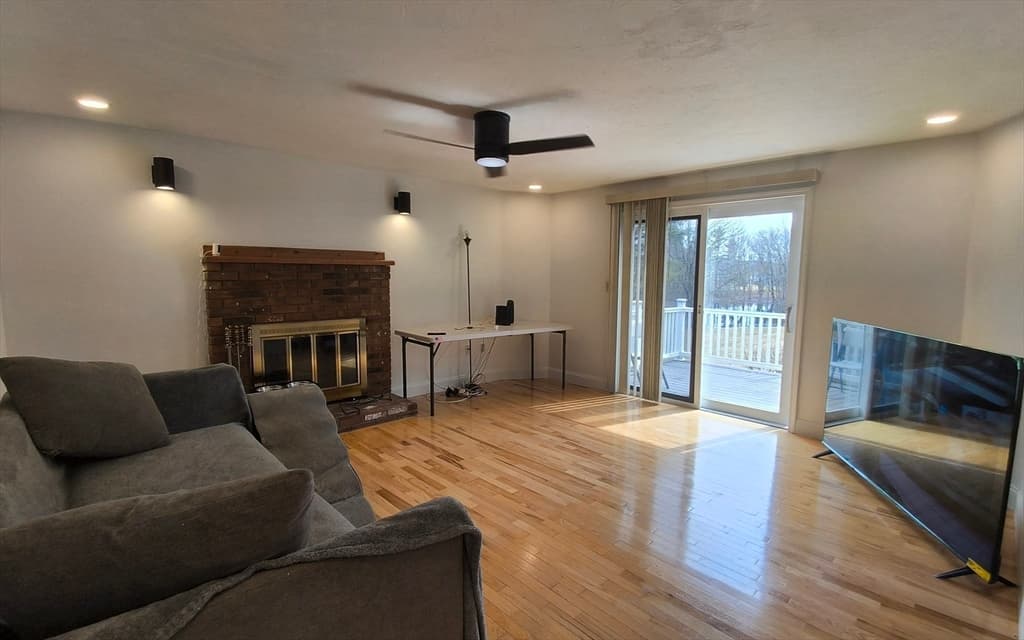Single Family Residence at 154 Dudley Oxford Rd, Dudley MA 01571, Dudley, photo 10 of 42