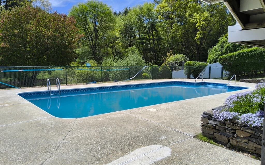 Single Family Residence at 154 Dudley Oxford Rd, Dudley MA 01571, Dudley, photo 33 of 42