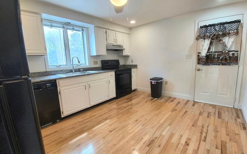 Single Family Residence at 154 Dudley Oxford Rd, Dudley MA 01571, Dudley, photo 14 of 42