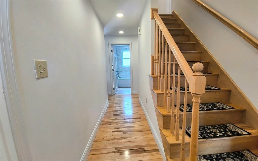 Single Family Residence at 154 Dudley Oxford Rd, Dudley MA 01571, Dudley, photo 4 of 42