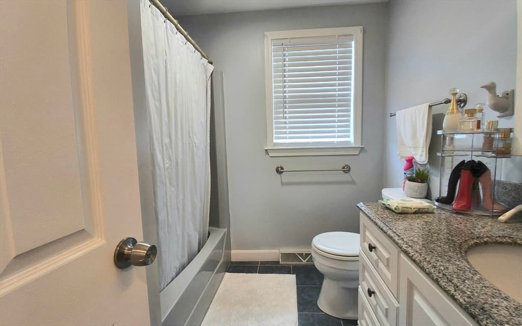 Single Family Residence at 154 Dudley Oxford Rd, Dudley MA 01571, Dudley, photo 21 of 42