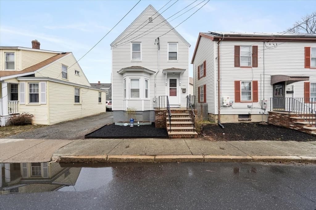 Single Family Residence at 28 Everett St, Woburn MA 01801, Woburn, photo 2 of 19