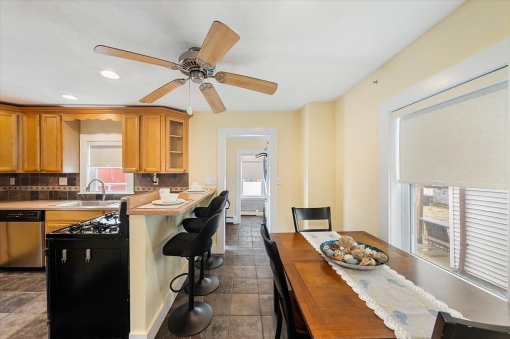 Single Family Residence at 28 Everett St, Woburn MA 01801, Woburn, photo 5 of 19