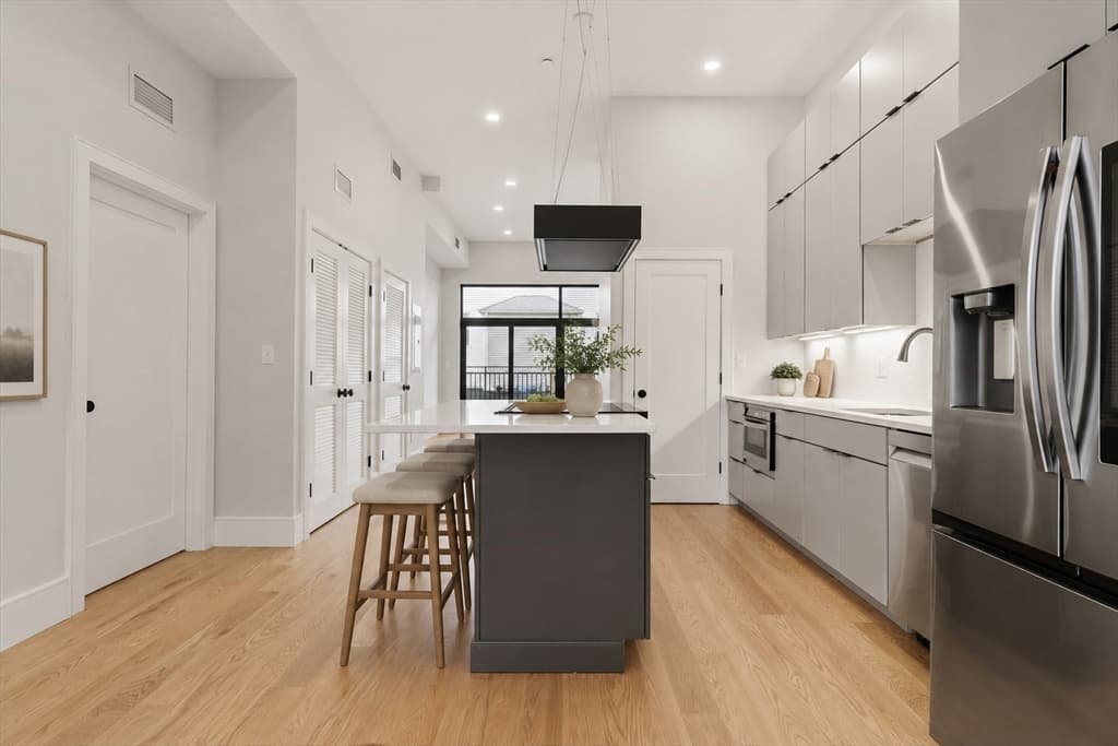 421 High St # 101A, Medford MA 02155