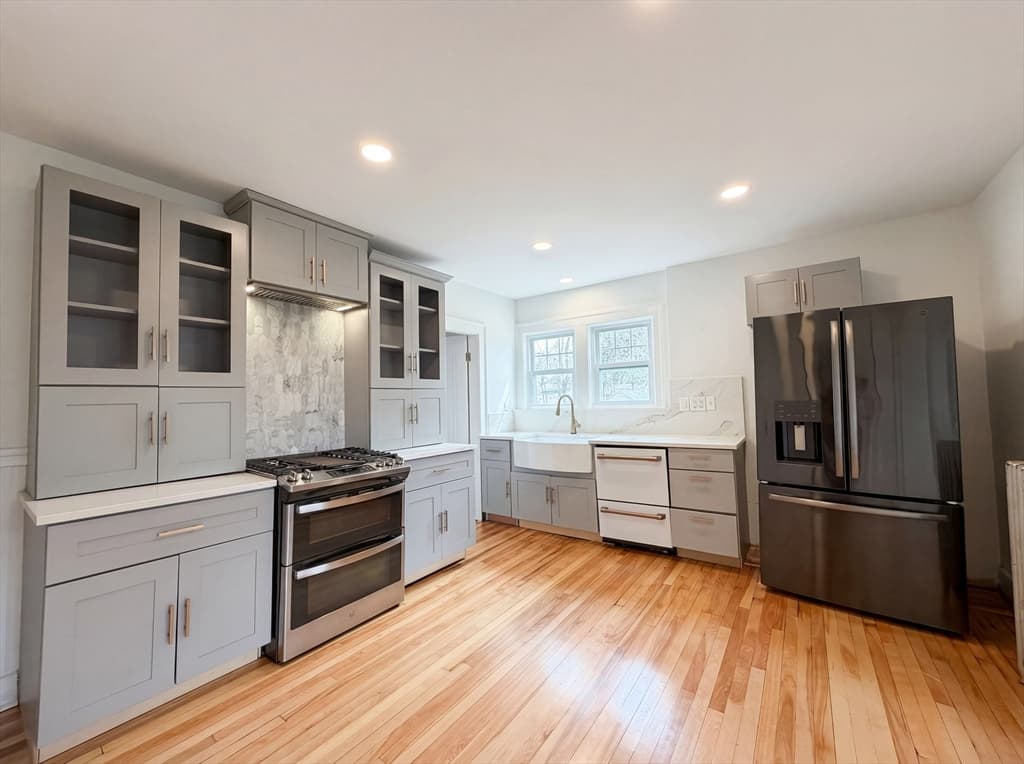 10 Perrot St, Worcester MA 01602 photo 2