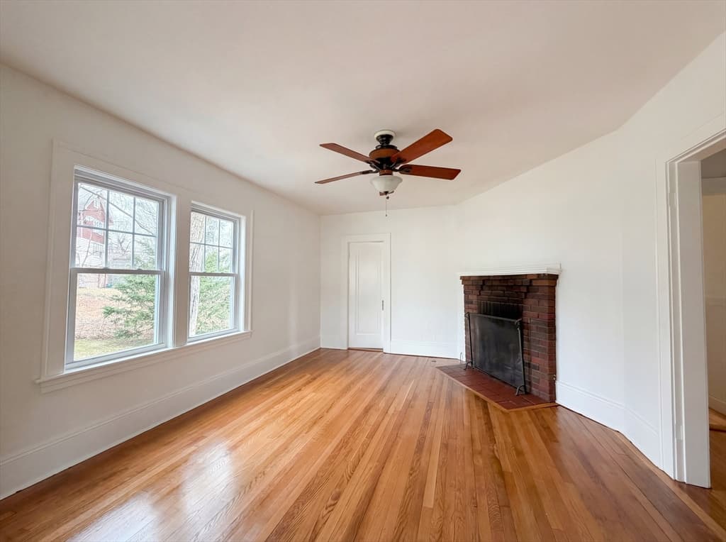 10 Perrot St, Worcester MA 01602 photo 3