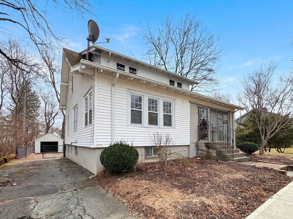 10 Perrot St, Worcester MA 01602