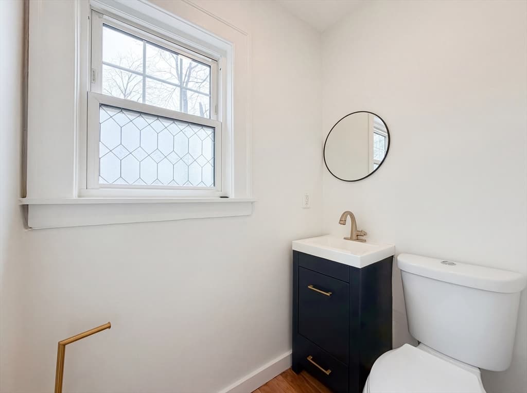 10 Perrot St, Worcester MA 01602 photo 9