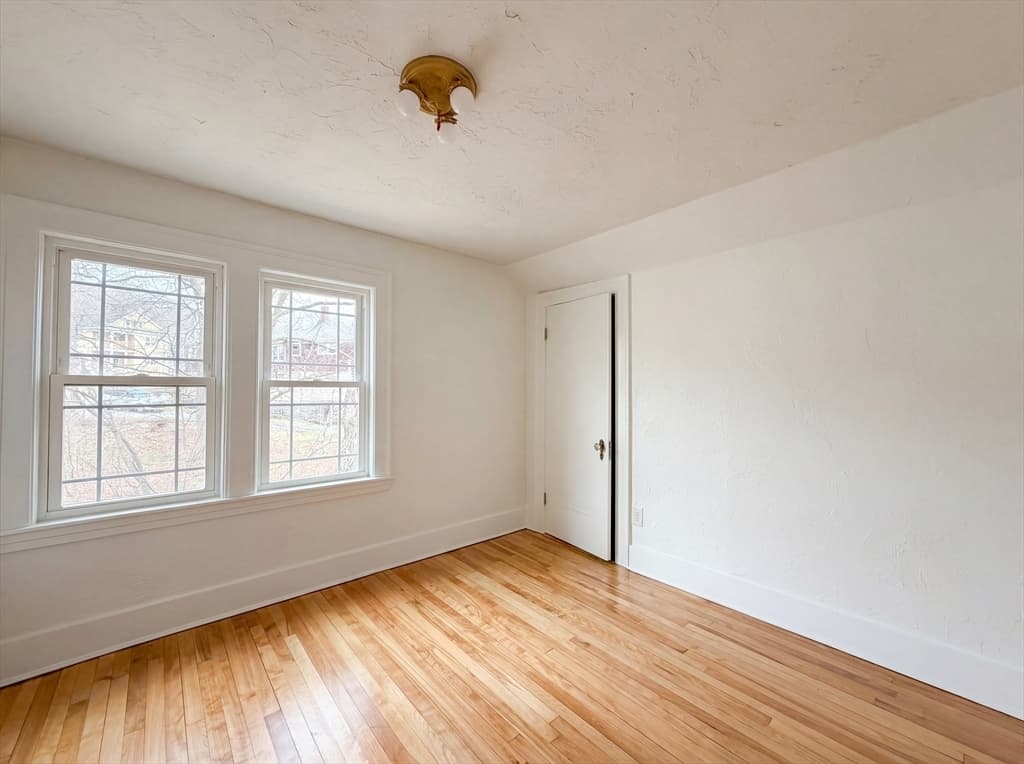 10 Perrot St, Worcester MA 01602 photo 10