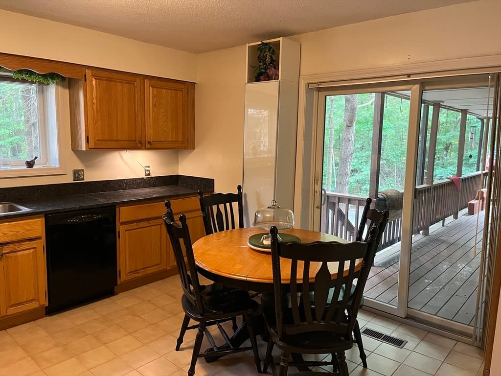 Condominium at 262 Captain Eames Circle # 262, Ashland MA 01721, photo 7 of 15