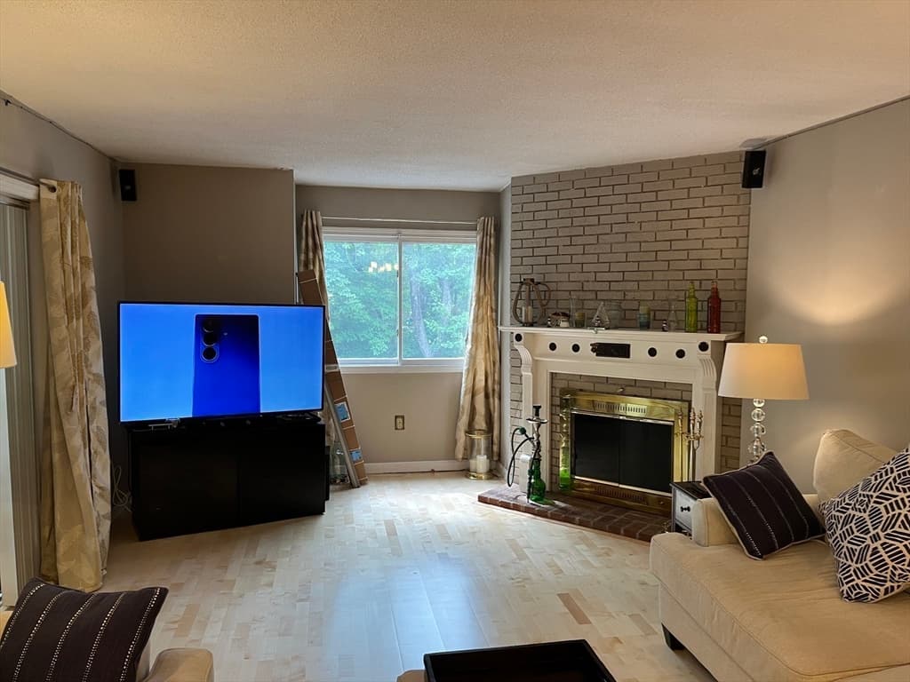 Condominium at 262 Captain Eames Circle # 262, Ashland MA 01721, photo 3 of 15