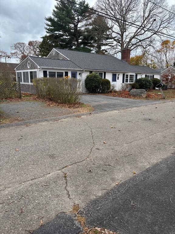 74 Hillside Ave, Falmouth MA 02556