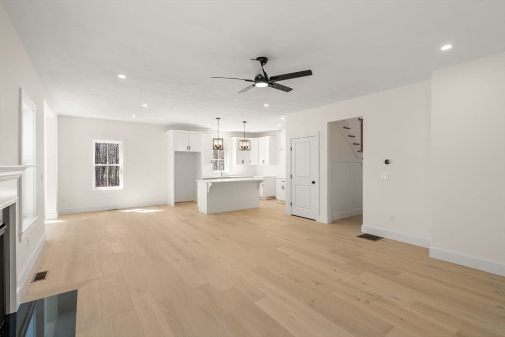 Single Family Residence at 306 Fisher Rd, Holden MA 01520, Holden, photo 10 of 36