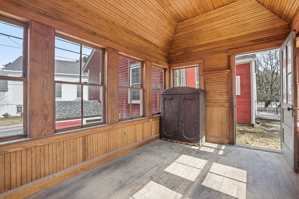 4 Townsend St, Pepperell MA 01463 photo 6