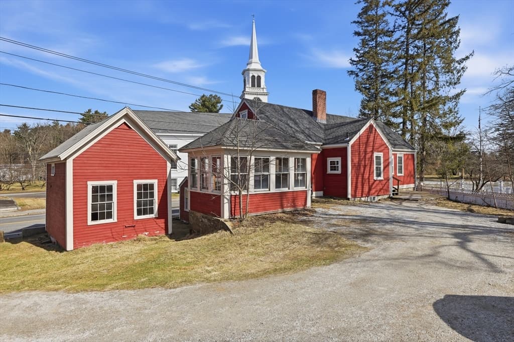 4 Townsend St, Pepperell MA 01463 photo 3
