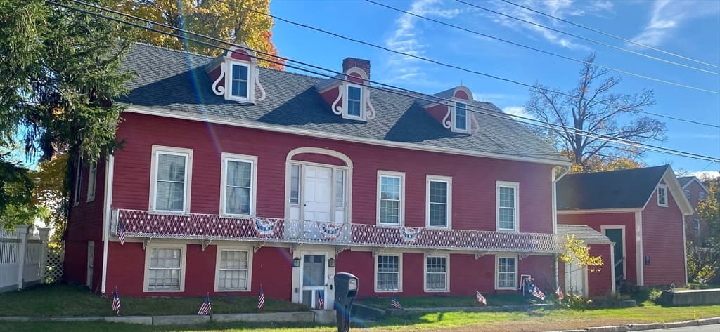 4 Townsend St, Pepperell MA 01463