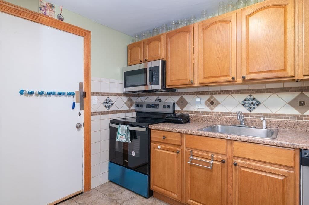 Condominium at 39 Cary Avenue # 14, Chelsea MA 02150, Chelsea, photo 5 of 18