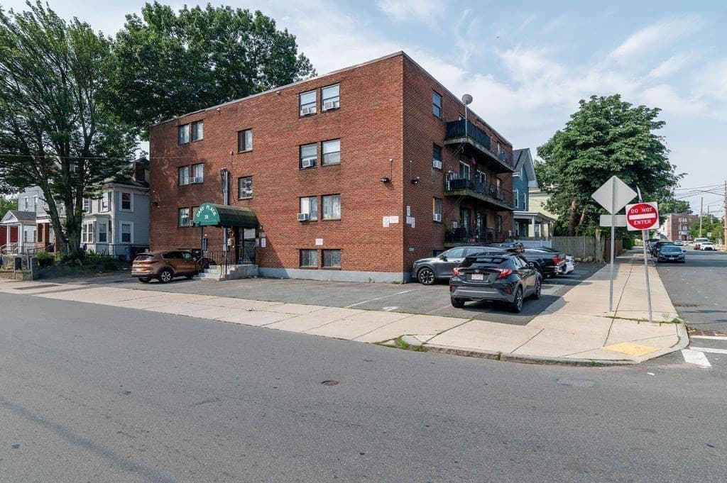 Condominium at 39 Cary Avenue # 14, Chelsea MA 02150, Chelsea, photo 15 of 18