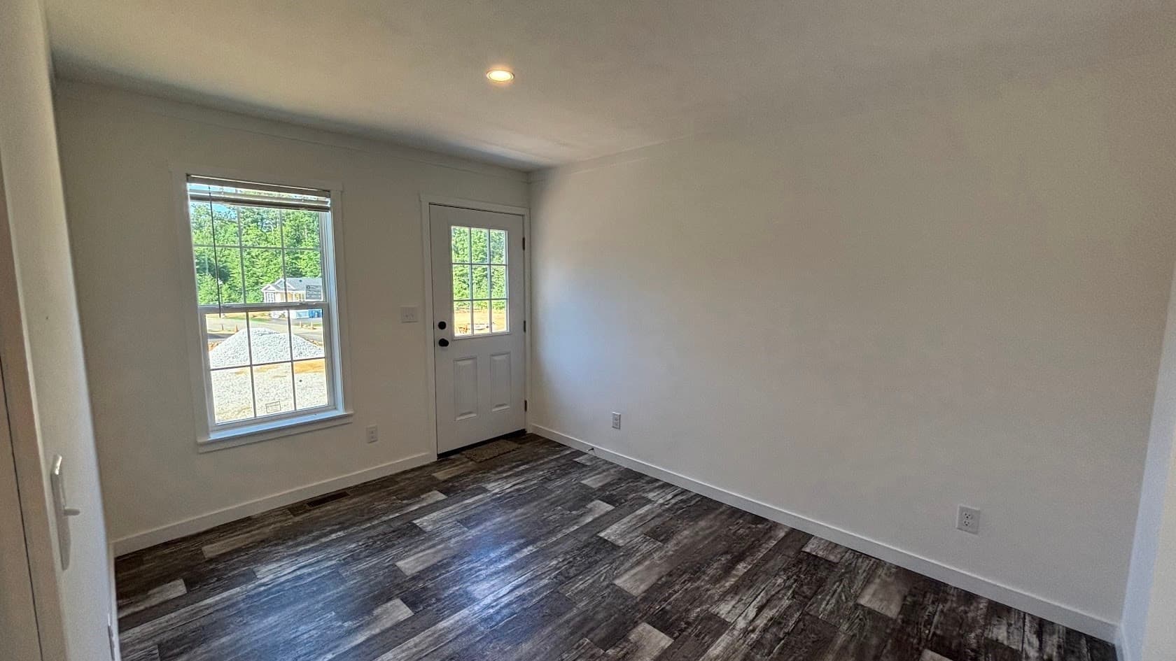 Single Family Residence at 24 Pinrock Drive, Sturbridge MA 01566, photo 7 of 13