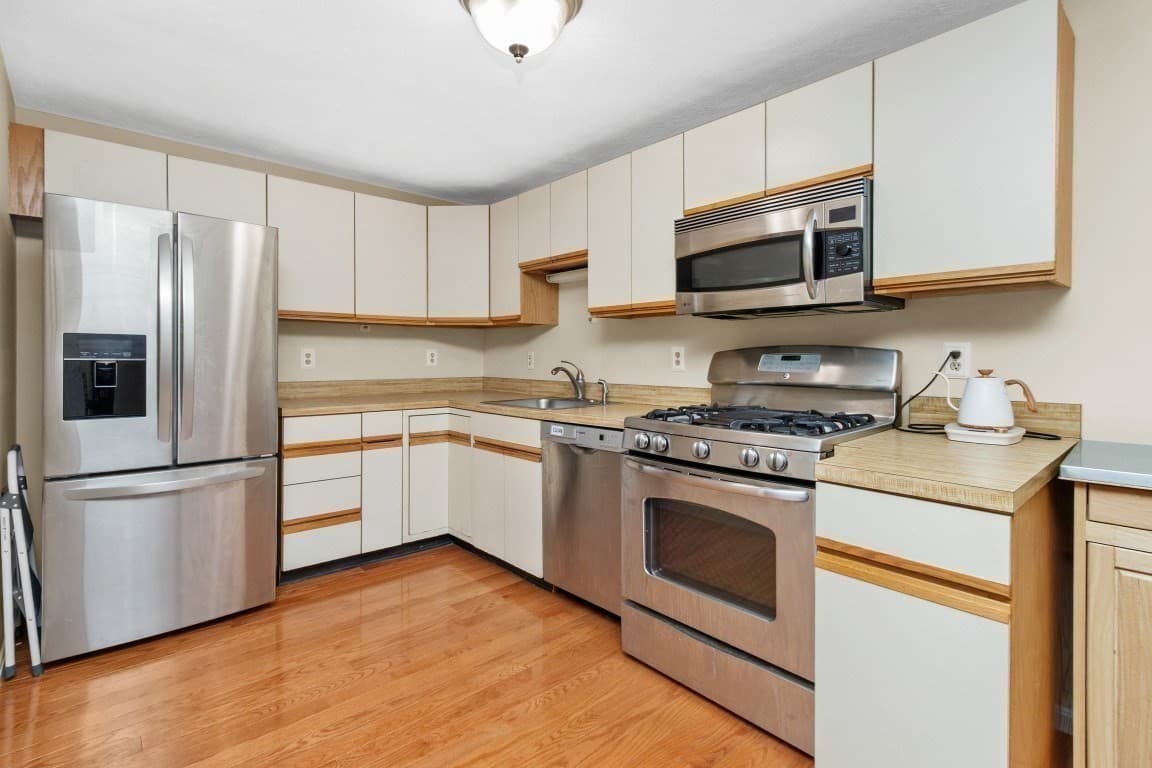 Condominium at 1210 Vfw Pkwy # 12, Boston MA 02132, Boston, photo 3 of 21