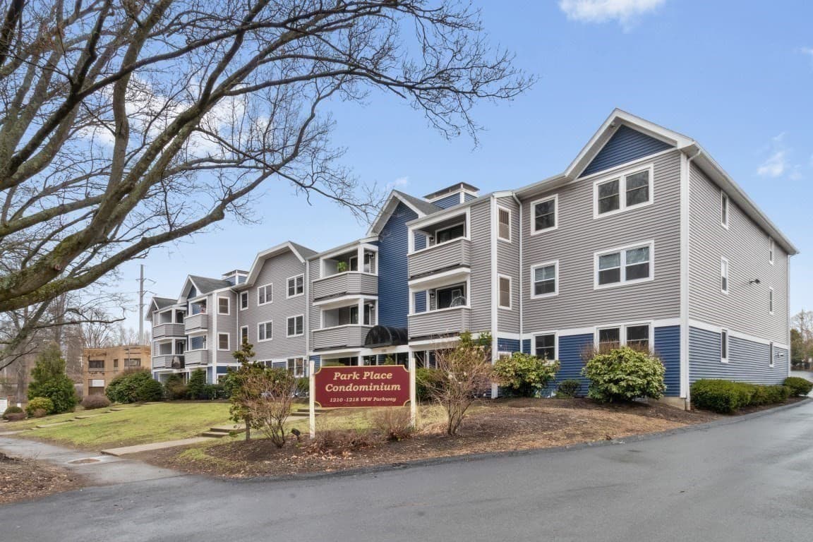 Condominium at 1210 Vfw Pkwy # 12, Boston MA 02132, Boston, photo 14 of 21
