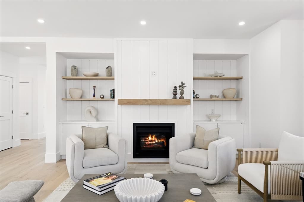 Single Family Residence at 5 Goldenrod Court, Nantucket MA 02554, photo 8 of 26