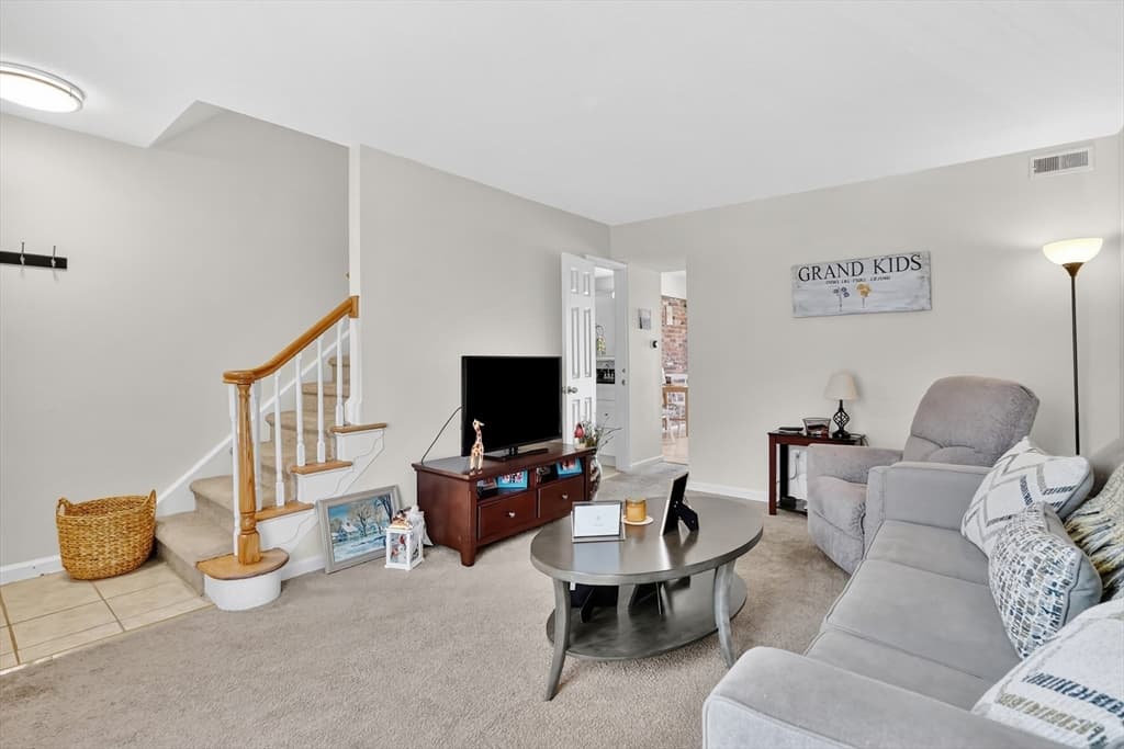 80 Yorktown Dr # 80, Springfield MA 01108 photo 5
