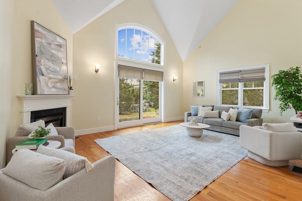 Condominium at 38 Courtyard Pl # 38, Lexington MA 02420, Lexington, photo 3 of 23