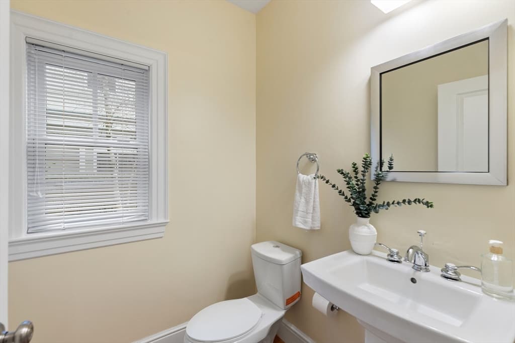 Condominium at 38 Courtyard Pl # 38, Lexington MA 02420, Lexington, photo 10 of 23