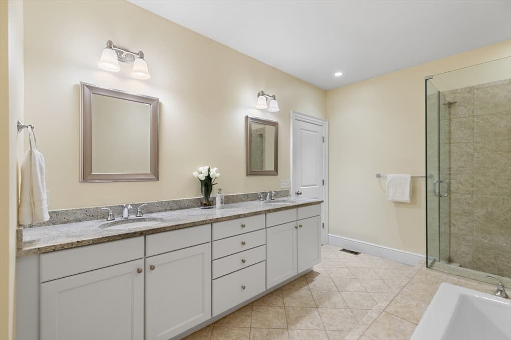 Condominium at 38 Courtyard Pl # 38, Lexington MA 02420, Lexington, photo 14 of 23