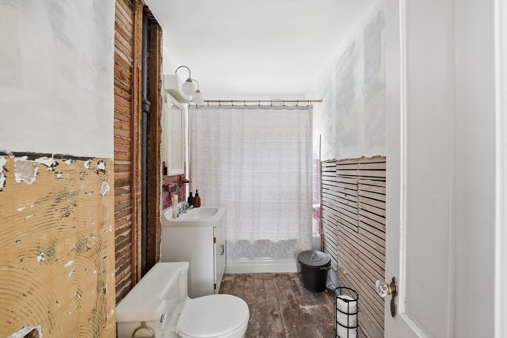 Single Family Residence at 1177 Northampton St, Holyoke MA 01040, Holyoke, photo 17 of 29