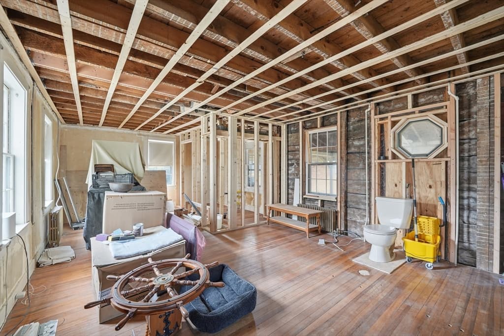 Single Family Residence at 1177 Northampton St, Holyoke MA 01040, Holyoke, photo 5 of 29