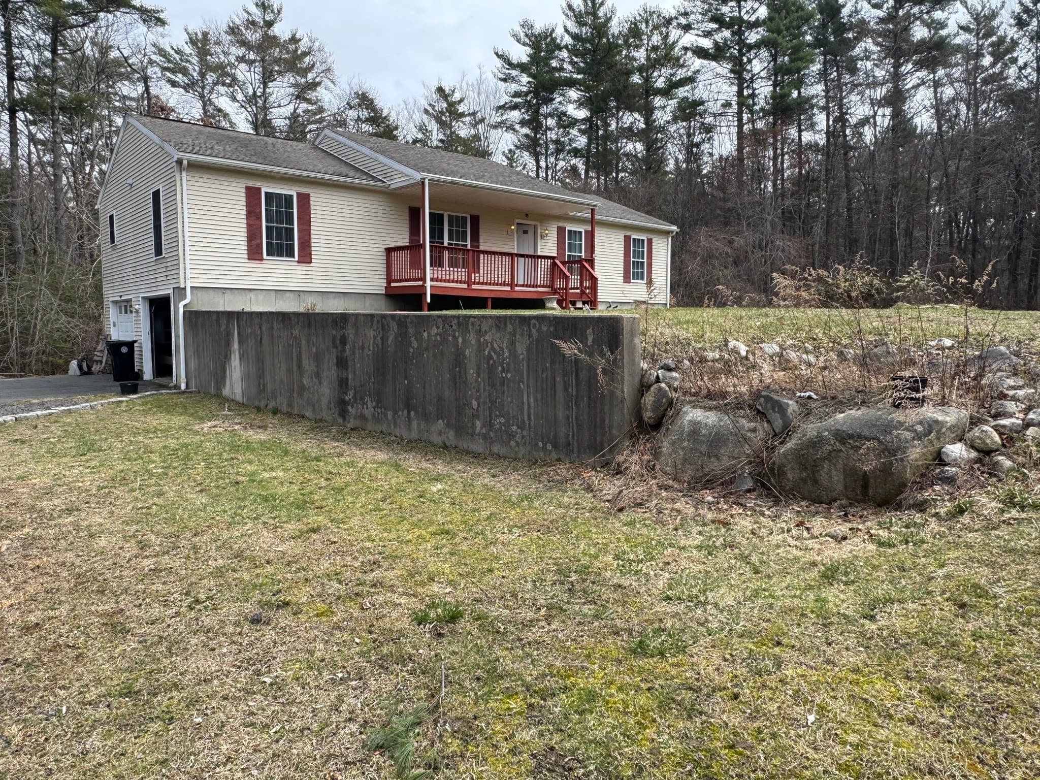 Single Family Residence at 115 Flag Swamp Rd, Dartmouth MA 02747, photo 2 of 11