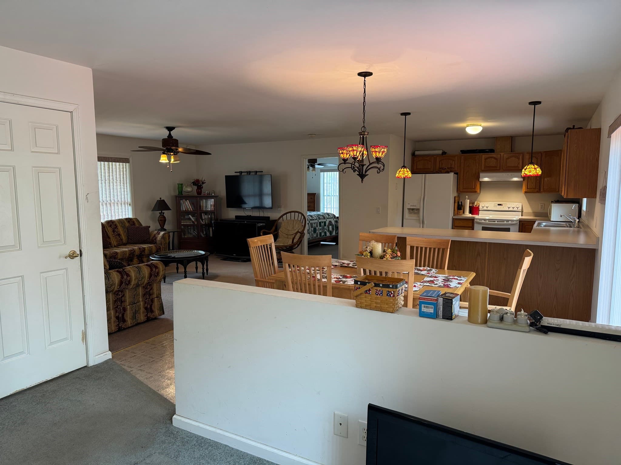 Single Family Residence at 115 Flag Swamp Rd, Dartmouth MA 02747, photo 4 of 11