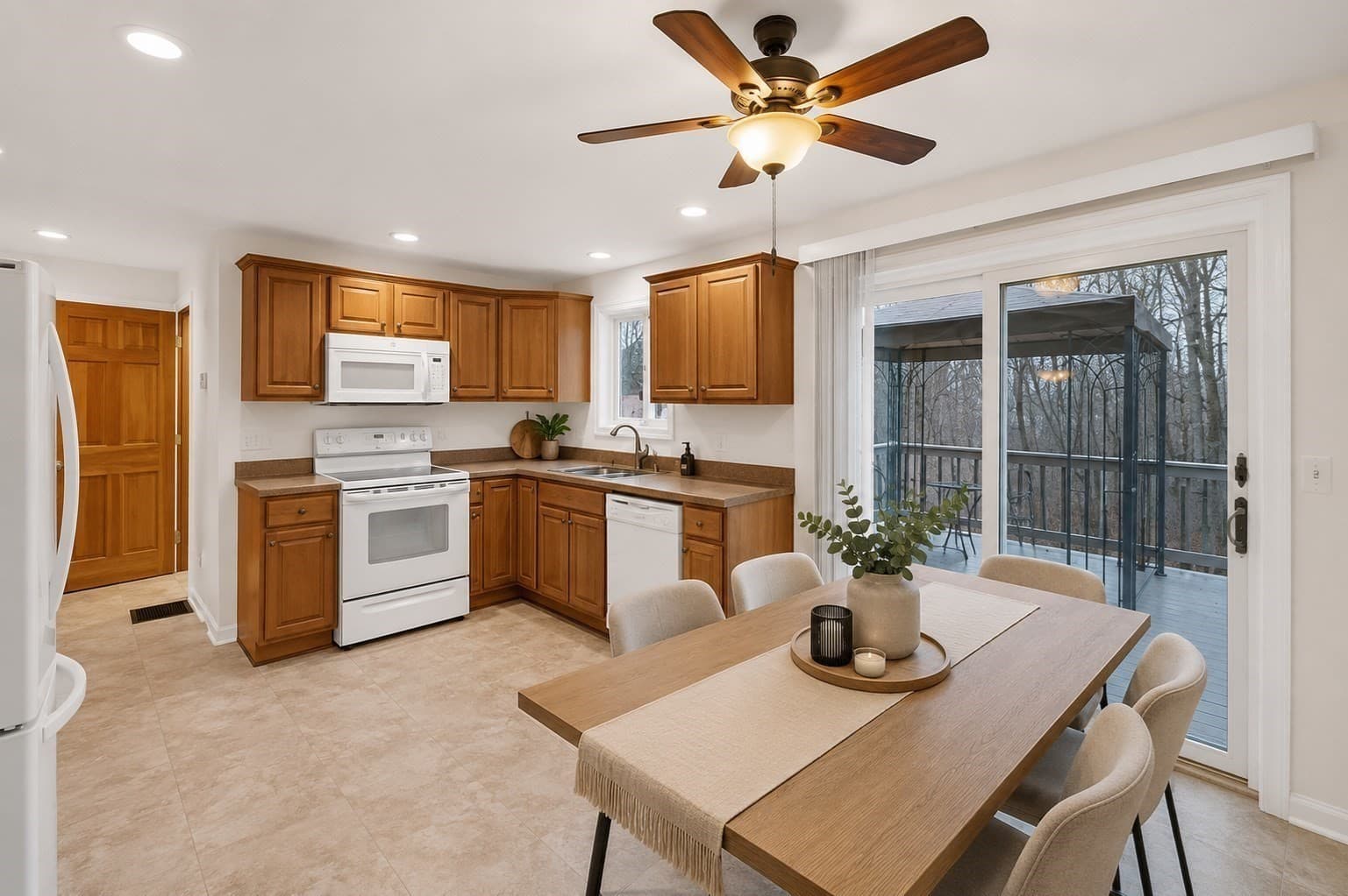 Single Family Residence at 32 Sibley Rd, Sutton MA 01590, photo 5 of 28