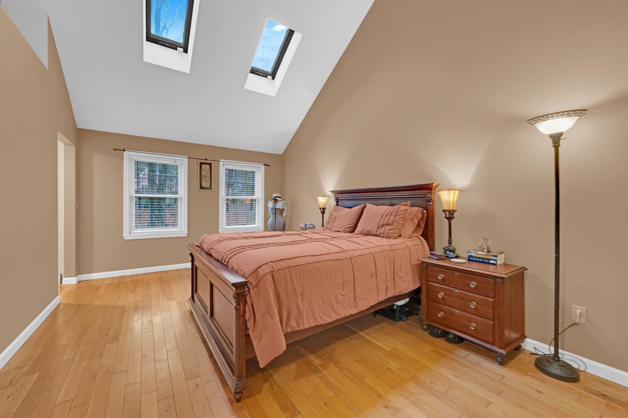 Single Family Residence at 32 Sibley Rd, Sutton MA 01590, photo 9 of 28