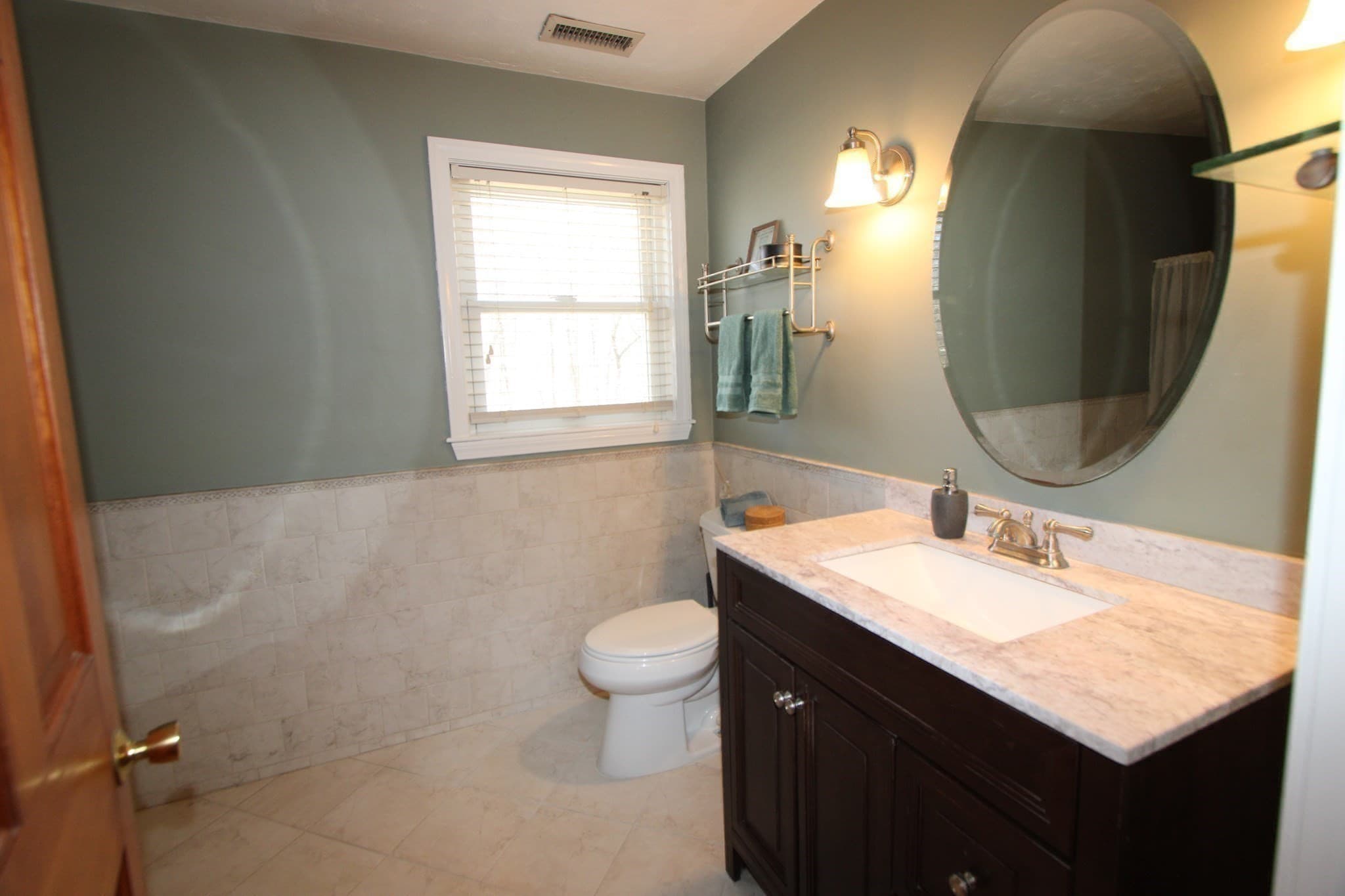 Single Family Residence at 32 Sibley Rd, Sutton MA 01590, photo 10 of 28