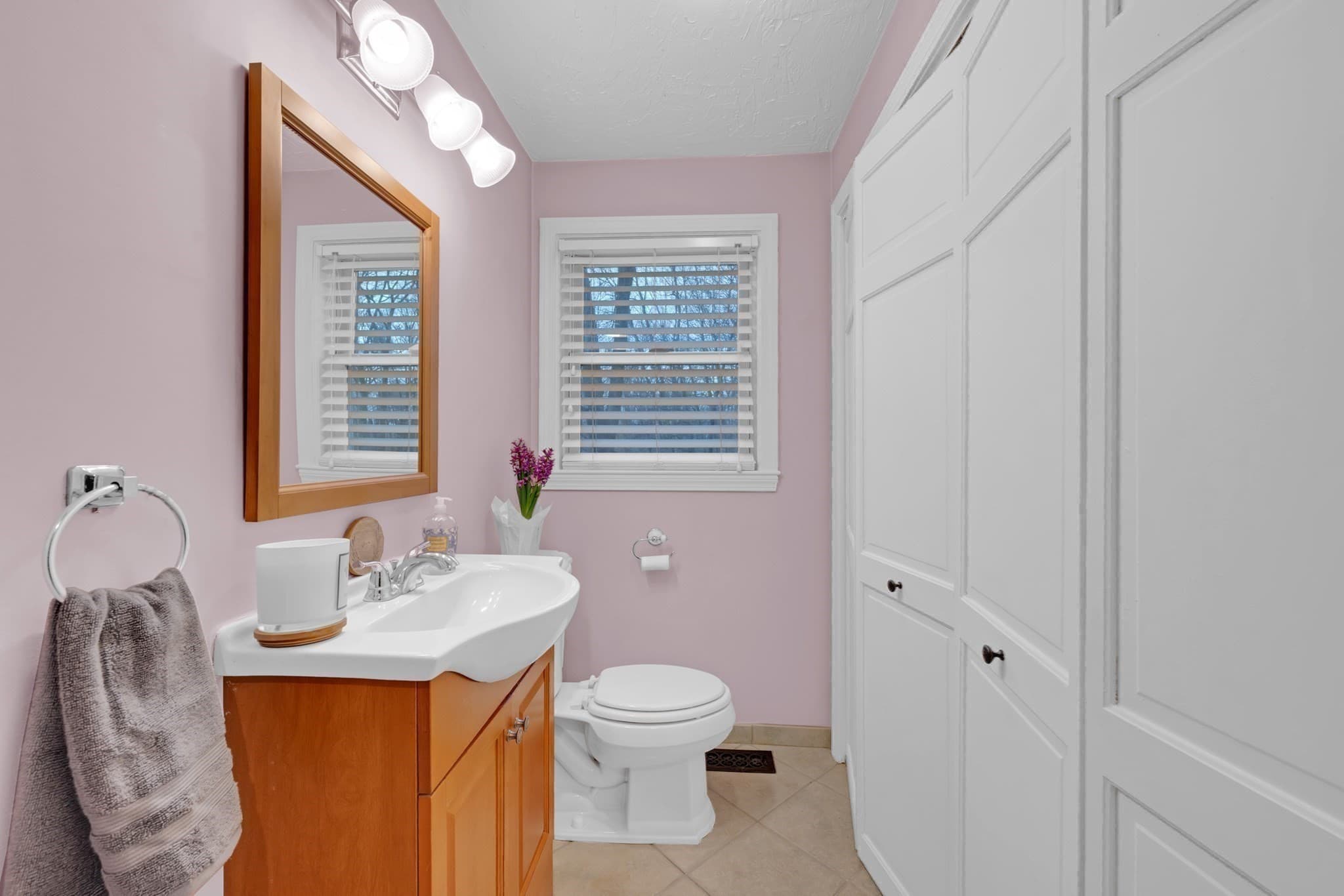 Single Family Residence at 32 Sibley Rd, Sutton MA 01590, photo 11 of 28