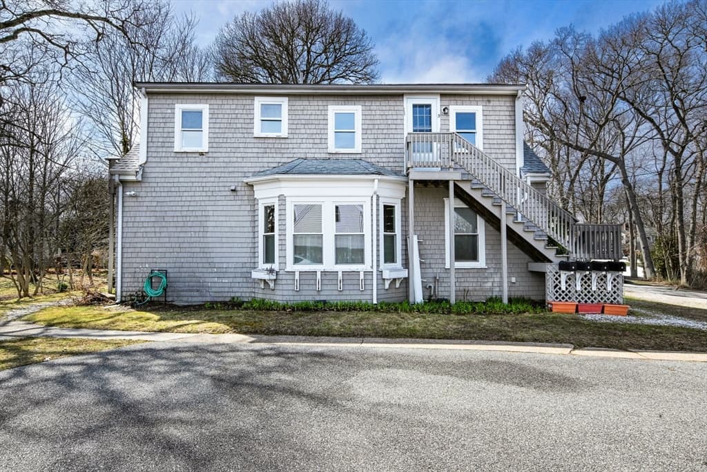 16 Lt Hauser Lane # 3, Falmouth MA 02540