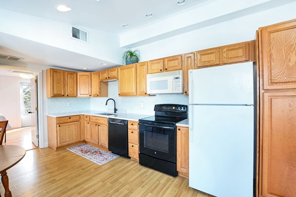 Condominium at 16 Lt Hauser Lane # 3, Falmouth MA 02540, Falmouth, photo 5 of 14