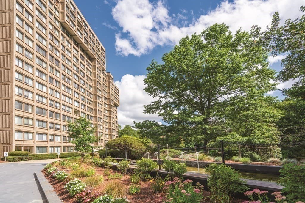 250 Hammond Pond Parkway # 604N, Newton MA 02467