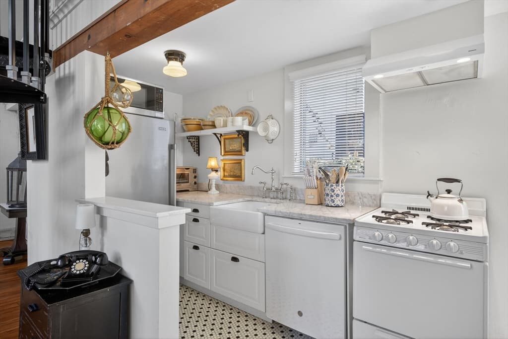 5 Webster Place, Provincetown MA 02657 photo 9