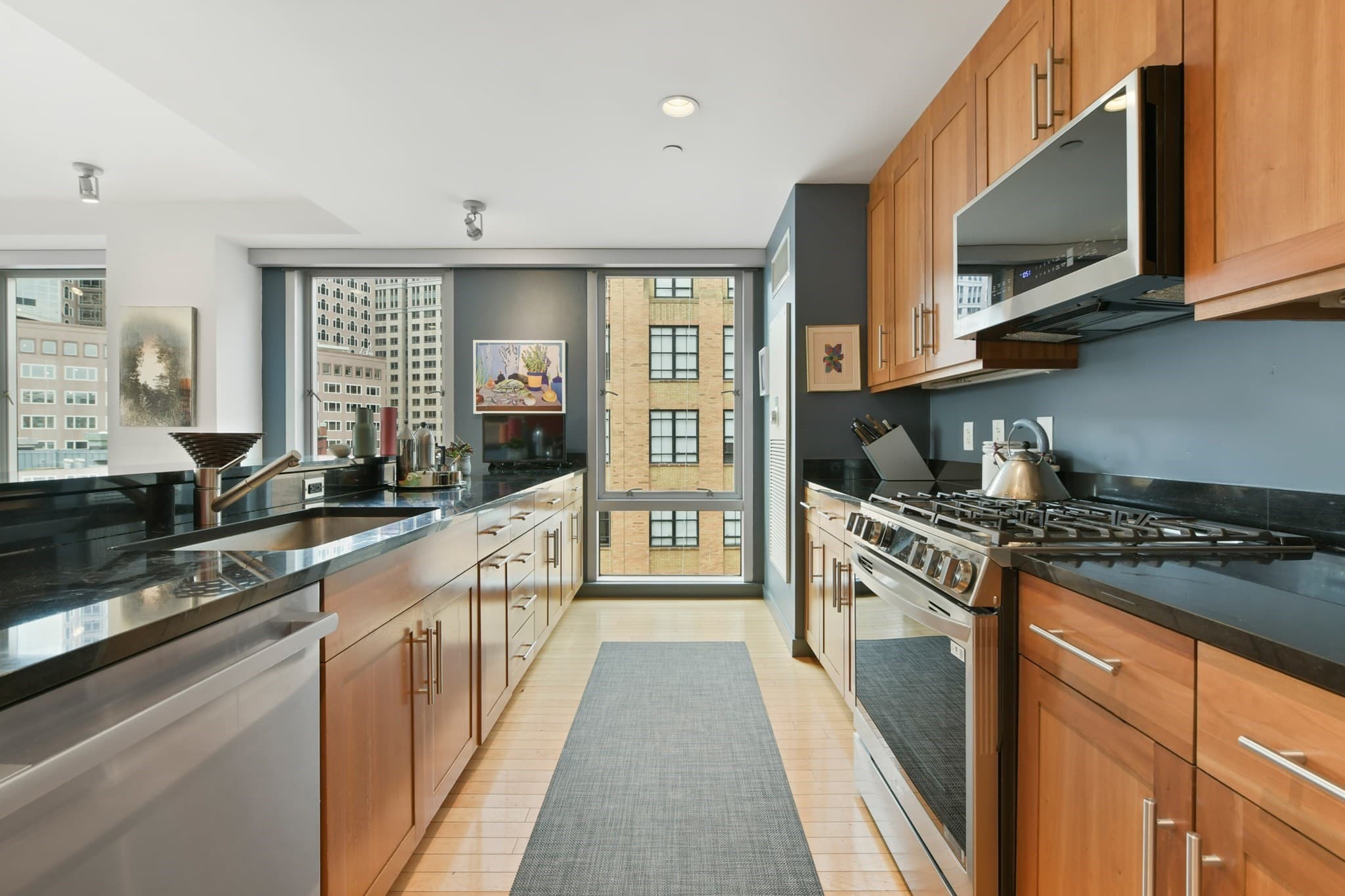 Condominium at 80 Broad, Boston MA 02110, photo 6 of 12