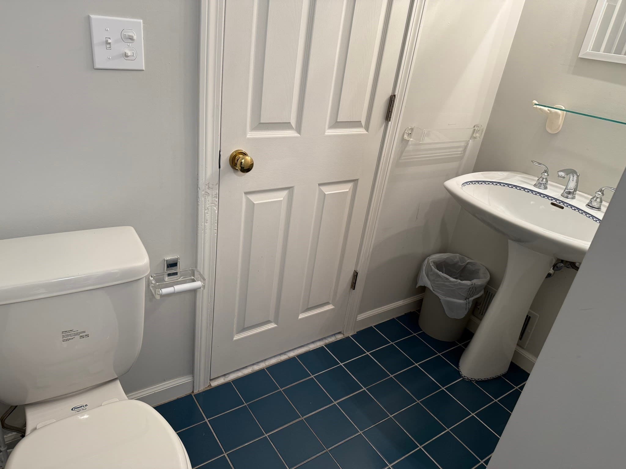 Single Family Residence at 183 Monomoscoy Rd, Mashpee MA 02649, photo 9 of 22