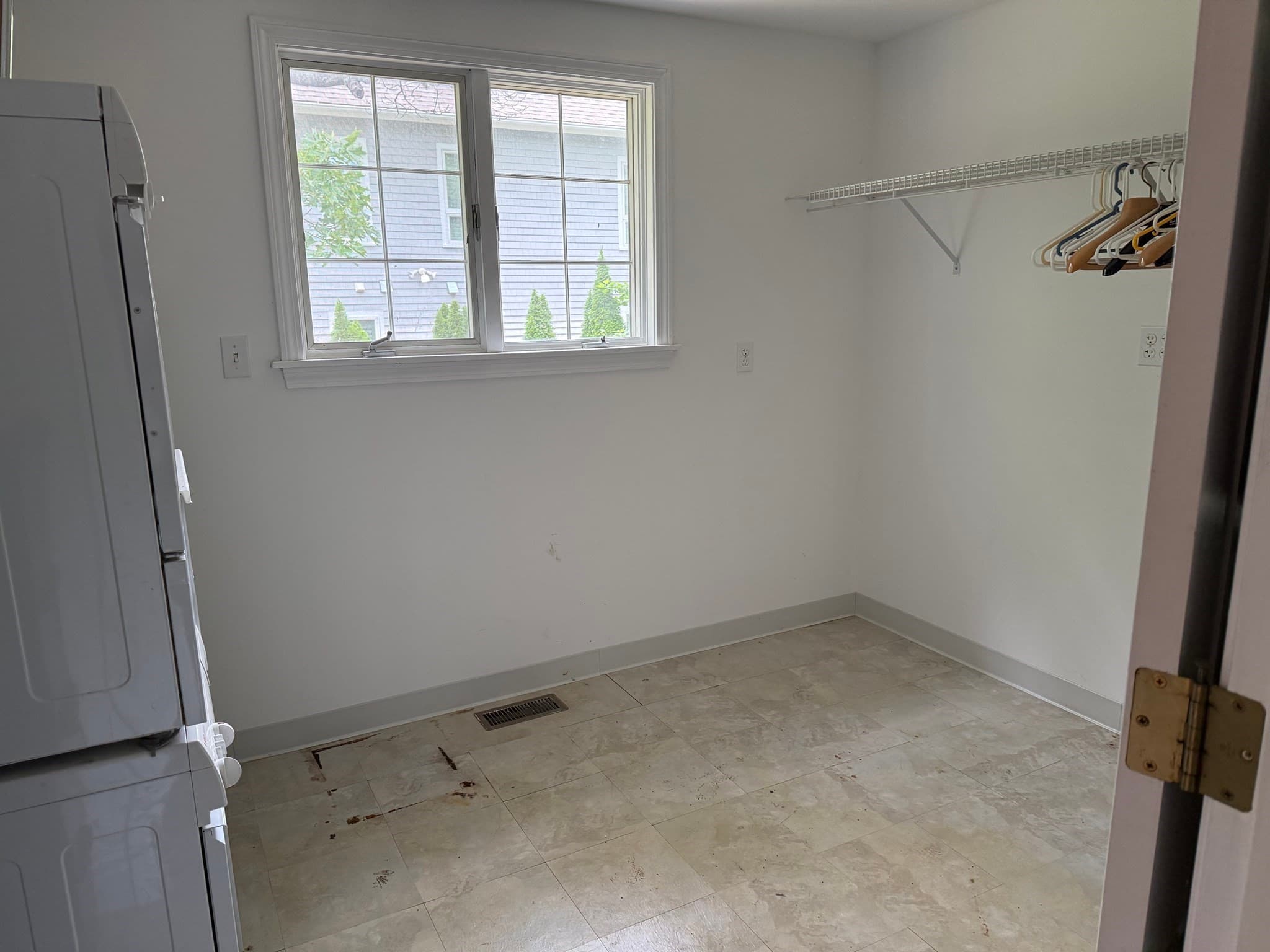 Single Family Residence at 183 Monomoscoy Rd, Mashpee MA 02649, photo 11 of 22