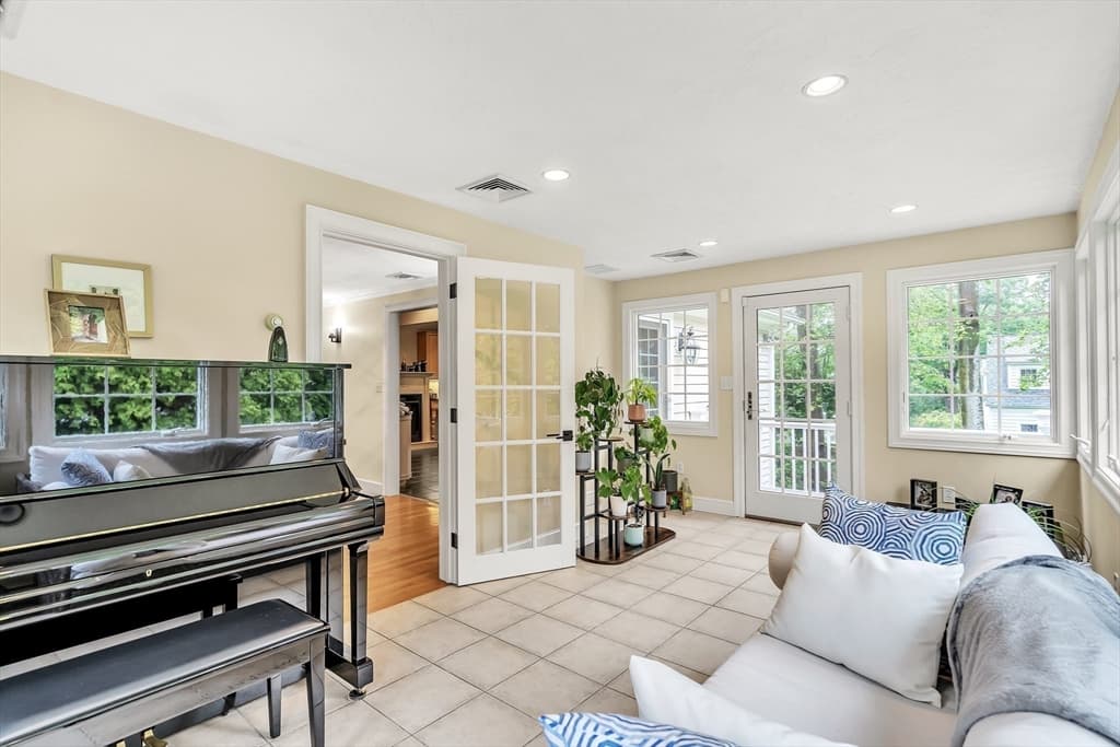 Single Family Residence at 10 Ballard Terrace, Lexington MA 02420, Lexington, photo 12 of 42