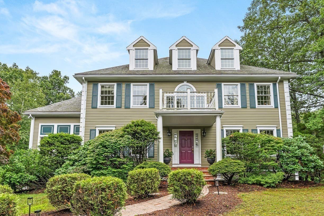 Single Family Residence at 276 High Street, Winchester MA 01890, photo 2 of 41