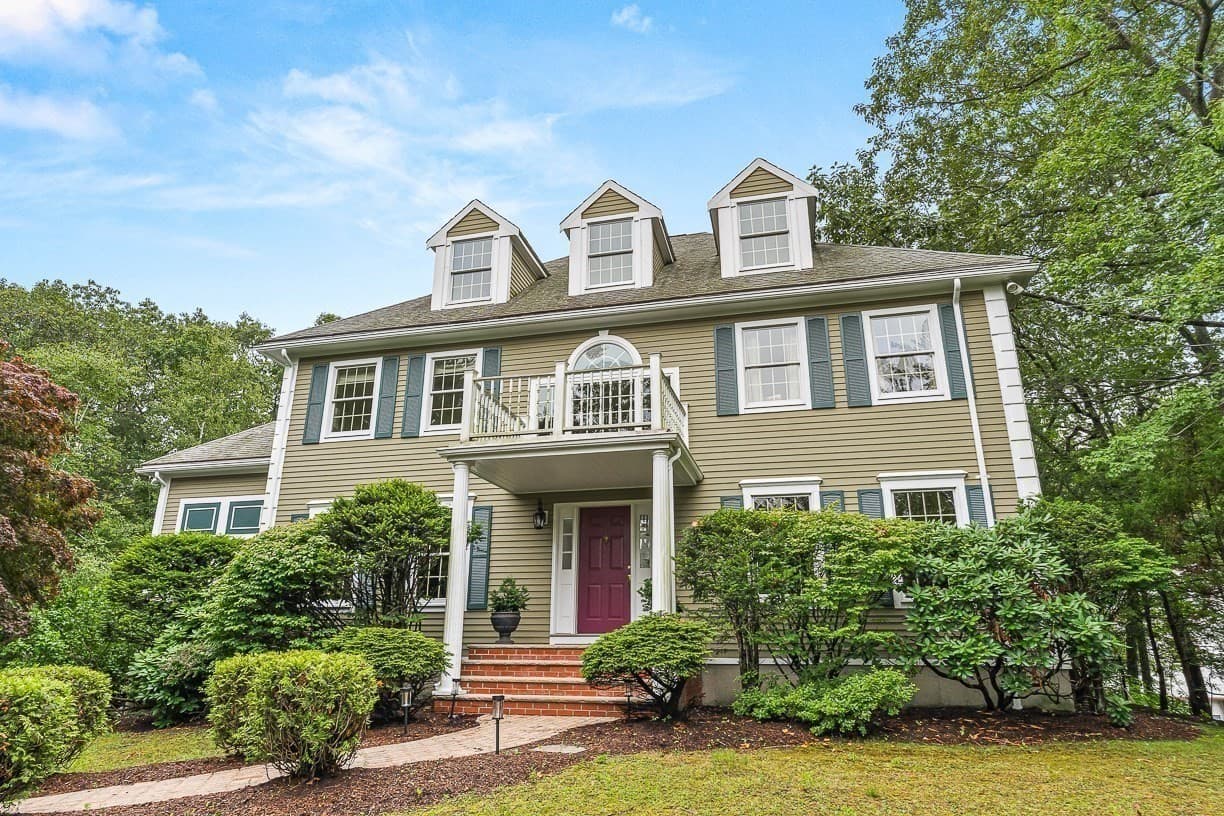 Single Family Residence at 276 High Street, Winchester MA 01890, photo 3 of 41