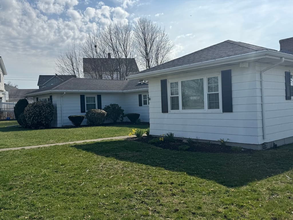 649 Stafford Rd, Fall River MA 02721 photo 2