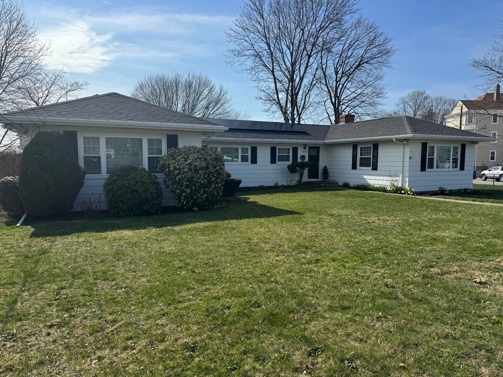 649 Stafford Rd, Fall River MA 02721